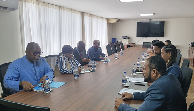 Reuni&atilde;o na embaixada angolana no Brasil 