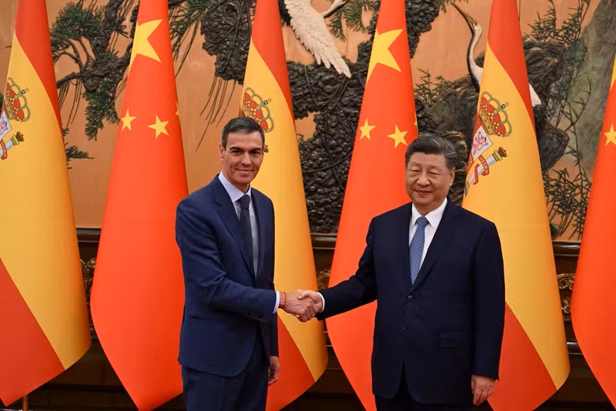 S&aacute;nchez encerra visita &agrave; China j&aacute; a pensar em nova desloca&ccedil;&atilde;o no pr&oacute;ximo ano