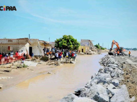 Obras emergenciais no dique do rio Cavaco, em Benguela, depois do seu transbordo - CIPRA