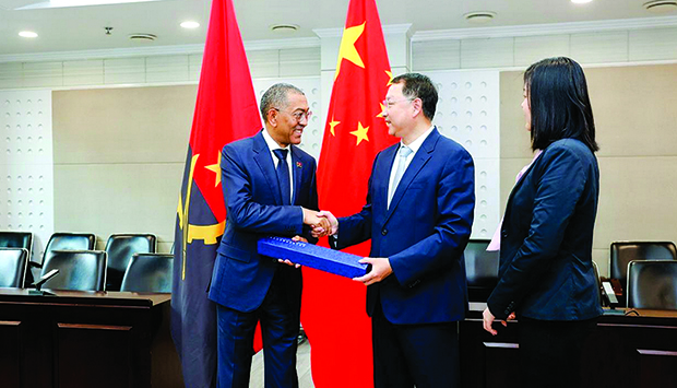 Ministro Diamantino Azevedo (&agrave; esq.) na China 