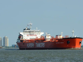 Petroleiro com pavilh&atilde;o de Hong Kong passa no estreito de Ormuz - DR