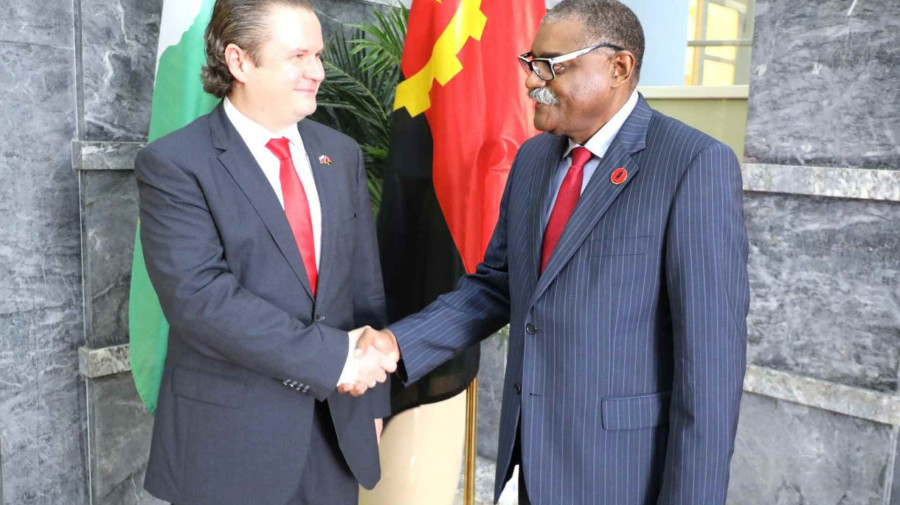 Secret&aacute;rio de Estado para Coopera&ccedil;&atilde;o Internacional, Domingos Vieira Lopes, recebeu Alexander Bryantsev, Encarregado de Neg&oacute;cios da Embaixada da R&uacute;ssia em Angola