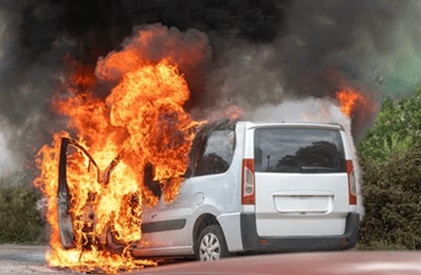 Explos&atilde;o de mini-autocarro no Zimbabwe provoca 18 mortos