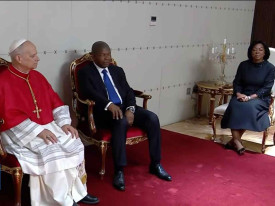 Presidente da Rep&uacute;blica, Jo&atilde;o Louren&ccedil;o, recebe o Papa Le&atilde;o XIV, no Aeroporto Internacional 04 de Fevereiro - Vatican News