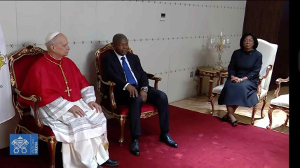 Presidente da Rep&uacute;blica, Jo&atilde;o Louren&ccedil;o, recebe o Papa Le&atilde;o XIV, no Aeroporto Internacional 04 de Fevereiro