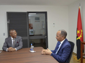 Embaixador de Angola no Brasil, Manuel Bravo, recebeu, em Bras&iacute;lia, o Inspector-Geral da Administra&ccedil;&atilde;o do Estado (IGAE), Jo&atilde;o Pinto - Cedida