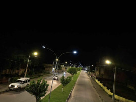 Uma das ruas do Luau, Moxico Leste, iluminada pelo Parque Solar Fotovoltaico - Cedida