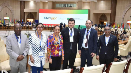 Delega&ccedil;&atilde;o angolana participante na Confer&ecirc;ncia da FAO para &Aacute;frica, chefiada por Esmeralda Mendon&ccedil;a (3&ordf; esq.)