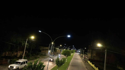 Uma das ruas do Luau, Moxico Leste, iluminada pelo Parque Solar Fotovoltaico