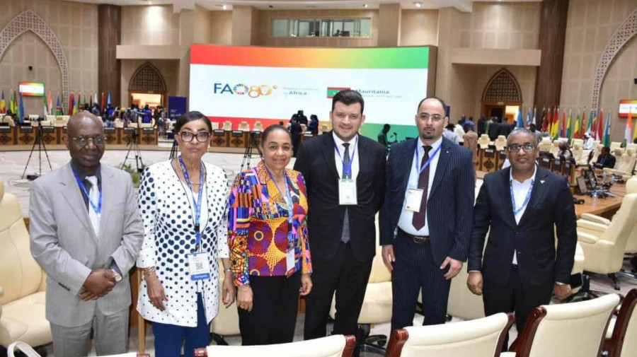 Delega&ccedil;&atilde;o angolana participante na Confer&ecirc;ncia da FAO para &Aacute;frica, chefiada por Esmeralda Mendon&ccedil;a (3&ordf; esq.)