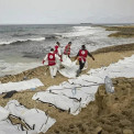 Cerca de duas dezenas de migrantes mortos recuperados na costa da L&iacute;bia