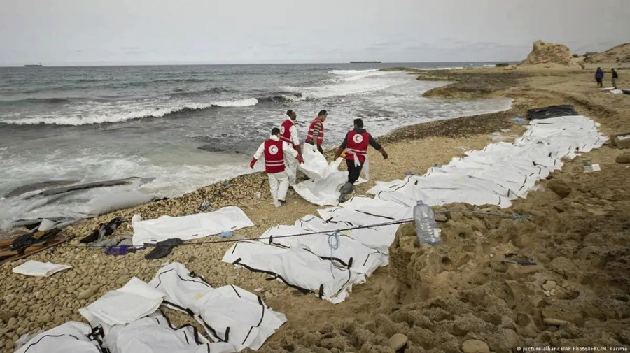 Cerca de duas dezenas de migrantes mortos recuperados na costa da L&iacute;bia