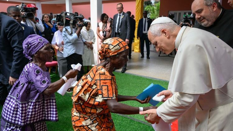 Papa Le&atilde;o XIV visita Lar de idosos em Saurimo, Lunda-Sul 