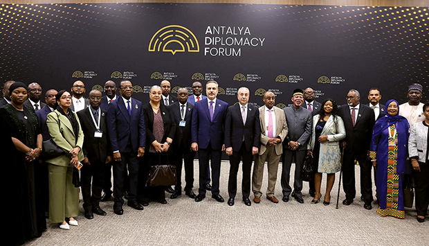 Participantes na quinta edi&ccedil;&atilde;o do F&oacute;rum de Diplomacia de Antalya, na Turquia