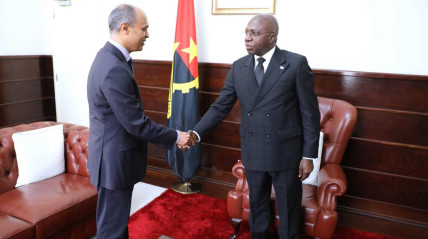 Ministro das Rela&ccedil;&otilde;es Exteriores, T&eacute;te Ant&oacute;nio, recebe em audi&ecirc;ncia o embaixador da &Iacute;ndia acreditado em Angola, Vidhu Nair