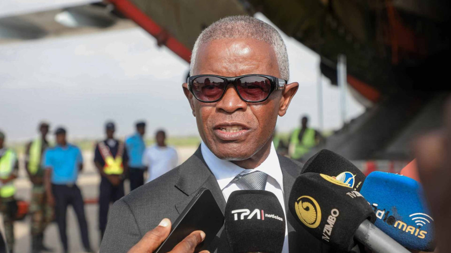 Ministro de Estado e chefe da Casa Militar do Presidente da Rep&uacute;blica, Francisco Pereira Furtado, presta declara&ccedil;&otilde;es &agrave; imprensa