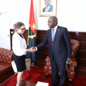 Embaixadora da Fran&ccedil;a acreditada em Angola, Sophie Aubert, recebida pelo ministro das Rela&ccedil;&otilde;es Exteriores, T&eacute;te Ant&oacute;nio