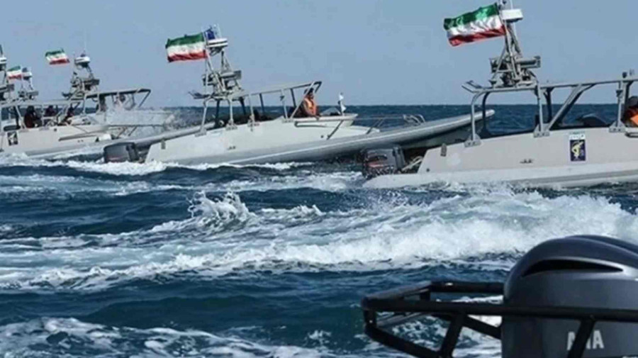 Ir&atilde;o apreende dois navios de bandeira estrangeira