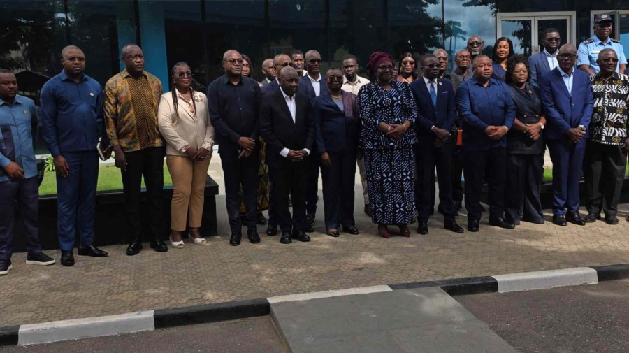 Delega&ccedil;&atilde;o parlamentar visita a prov&iacute;ncia de Cabinda