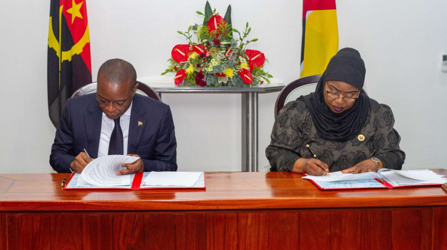 Presidentes da Assembleia Nacional de Angola e da Assembleia da Rep&uacute;blica de Mo&ccedil;ambique assinaram Programa Pol&iacute;tico de Coopera&ccedil;&atilde;o Parlamentar