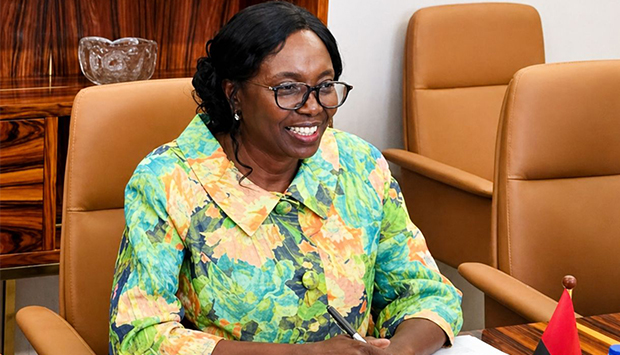 Ministra da Sa&uacute;de, S&iacute;lvia Lutucuta 