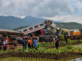 Sobe para 14 n&uacute;mero de mortos em colis&atilde;o de comboios na Indon&eacute;sia - DR