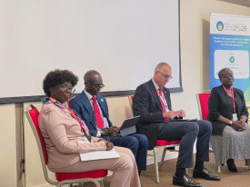 Ministra S&iacute;lvia Lutucuta (&agrave; esq.) em Nairobi, Qu&eacute;nia  - DR