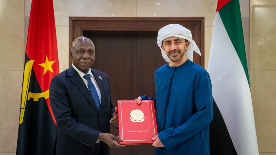 Ministro T&eacute;te Ant&oacute;nio entrega mensagem de  Jo&atilde;o Louren&ccedil;o 