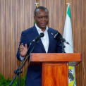 Presidente da Assembleia Nacional, Ad&atilde;o de Almeida, dirige palestra, realizada na Universidade Eduardo Mondlane, em Maputo