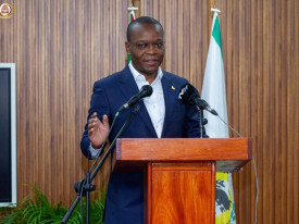 Presidente da Assembleia Nacional, Ad&atilde;o de Almeida, dirige palestra, realizada na Universidade Eduardo Mondlane, em Maputo - Assembleia Nacional