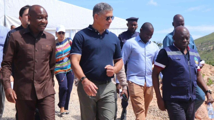Ministro da Energia e &Aacute;guas na Hu&iacute;la