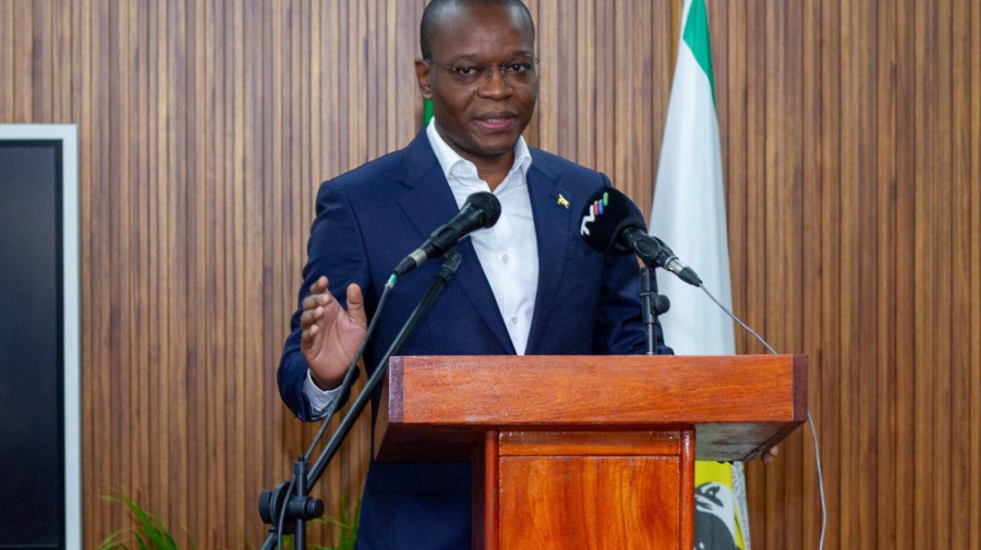 Presidente da Assembleia Nacional, Ad&atilde;o de Almeida, dirige palestra, realizada na Universidade Eduardo Mondlane, em Maputo