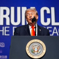 Trump amea&ccedil;a "assumir o controlo" de Cuba "quase de imediato"