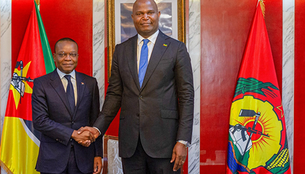 Ad&atilde;o de Almeida recebido pelo Presidente de Mo&ccedil;ambique