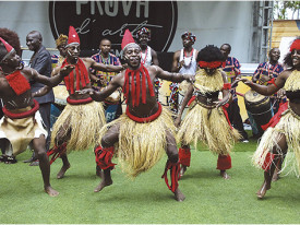 Dan&ccedil;a tradicional  - Edi&ccedil;&otilde;es Novembro 