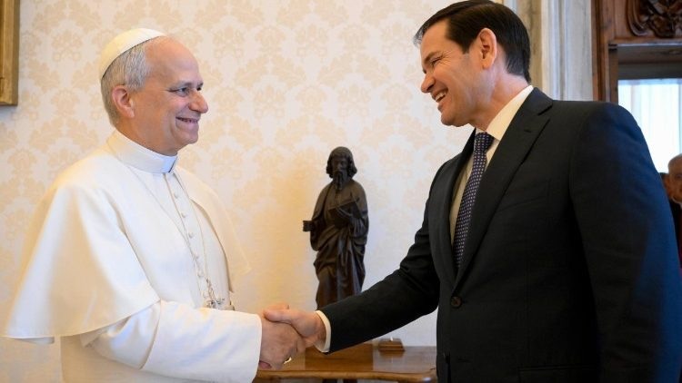 Chefe da diplomacia dos EUA visita Vaticano e Roma ap&oacute;s cr&iacute;ticas de Trump
