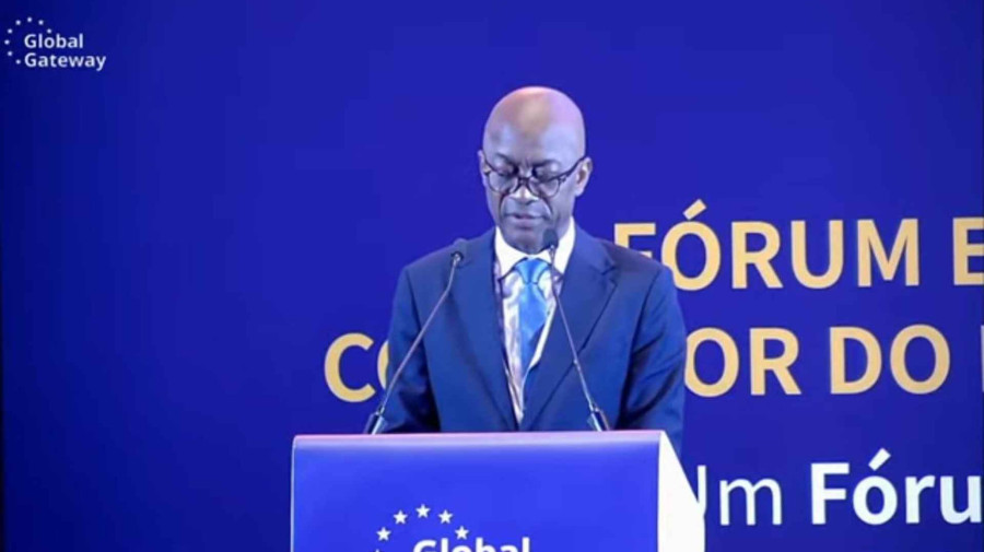 Ministro do Planeamento, Victor Hugo Guilherme, discursa na abertura do terceiro F&oacute;rum de Neg&oacute;cios Angola-Uni&atilde;o Europeia
