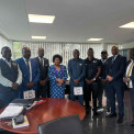 Membros da JUCARENTE com a embaixadora de Angola na Su&iacute;&ccedil;a
