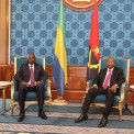 Presidente Jo&atilde;o Louren&ccedil;o com hom&oacute;logo do Gab&atilde;o, Brice Nguema 