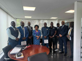 Membros da JUCARENTE com a embaixadora de Angola na Su&iacute;&ccedil;a - DR