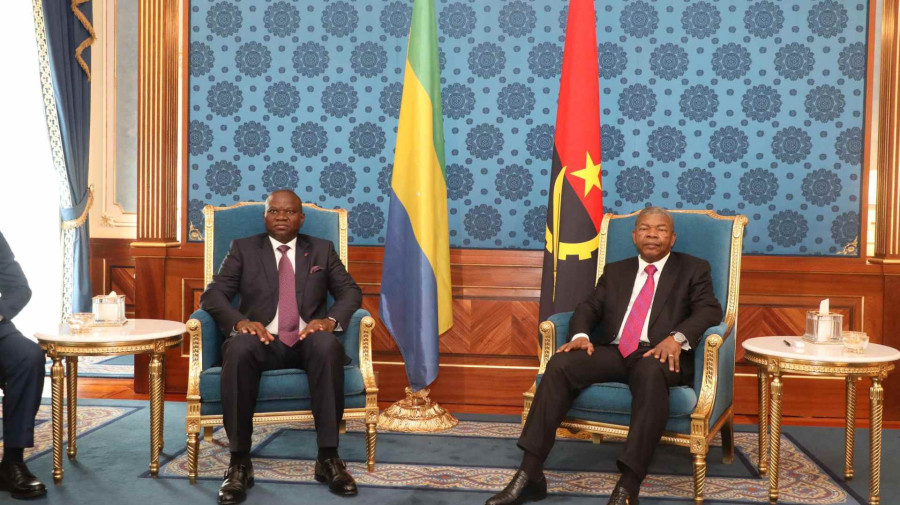 Presidente Jo&atilde;o Louren&ccedil;o com hom&oacute;logo do Gab&atilde;o, Brice Nguema 