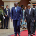 Presidente do Gab&atilde;o, Brice Clotaire Oligui Nguema, despede-se do seu hom&oacute;logo angolano, Jo&atilde;o Louren&ccedil;o, ao fim de uma visita de Estado