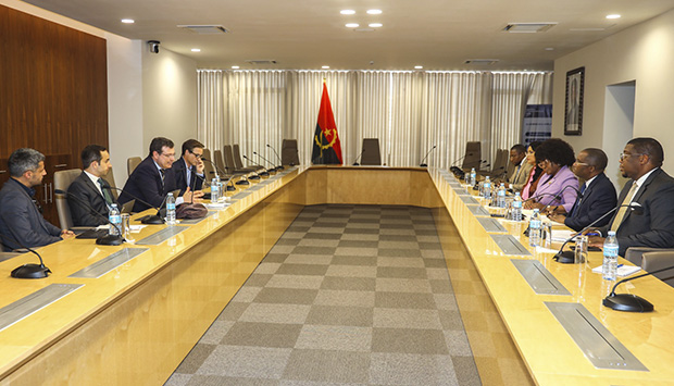 Delega&ccedil;&otilde;es de Angola e Portugal 