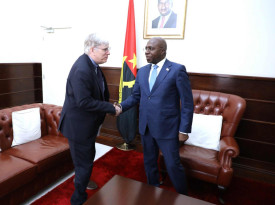 Ministro das Rela&ccedil;&otilde;es Exteriores, T&eacute;te Ant&oacute;nio, recebeu o director do Programa para &Aacute;frica no Conselho Europeu de Rela&ccedil;&otilde;es Exteriores, Alex Vines - MIREX