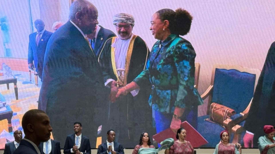Secret&aacute;ria de Estado para as Rela&ccedil;&otilde;es Exteriores, Esmeralda Mendon&ccedil;a, representou o Presidente Jo&atilde;o Louren&ccedil;o na tomada de posse do Presidente do Djibouti, Isma&iuml;l Omar Guelleh