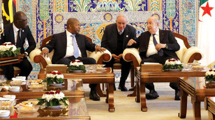 Presidente da Rep&uacute;blica, Jo&atilde;o Louren&ccedil;o, e o seu hom&oacute;logo da Arg&eacute;lia, Abdelmadjid Tebboune