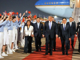 Trump est&aacute; na China para Cimeira com Xi Jinping na quinta-feira   - DR