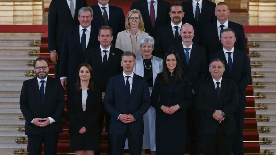 Membros do governo h&uacute;ngaro 