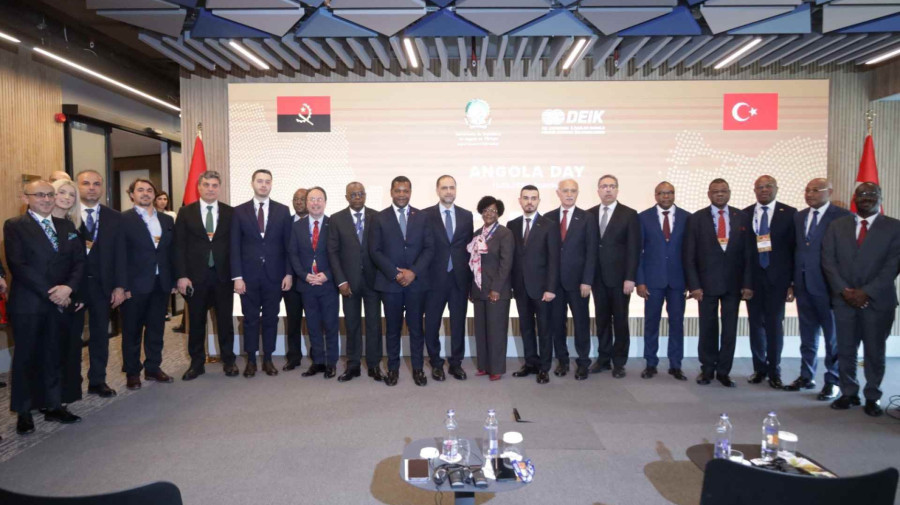 Participantes angolanos e turcos no f&oacute;rum de neg&oacute;cios, denominado Angola Day, realizado na Turquia
