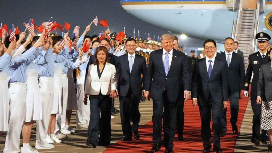 Trump est&aacute; na China para Cimeira com Xi Jinping na quinta-feira  